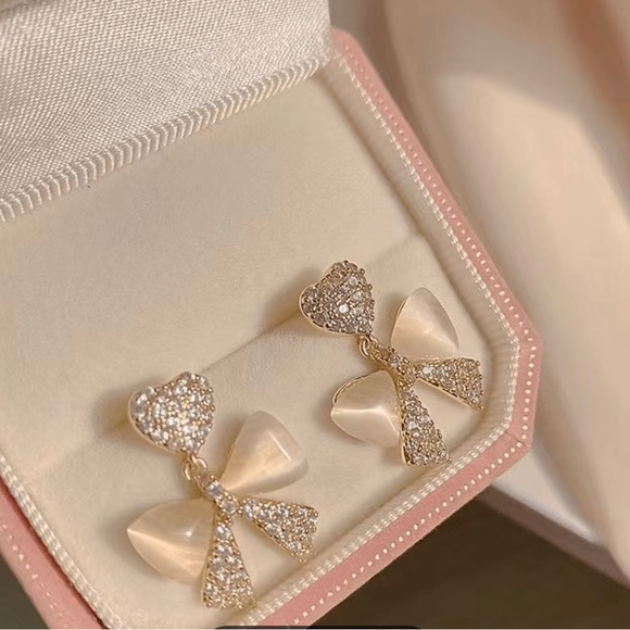 COPY - 🆕❗️Premium Cat Eye Stone Bow Drop Earrings Trendy and Elegant Celebrity … - Picture 6 of 6